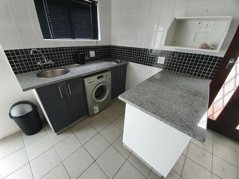 To Let 1 Bedroom Property for Rent in Walmer Estate Western Cape